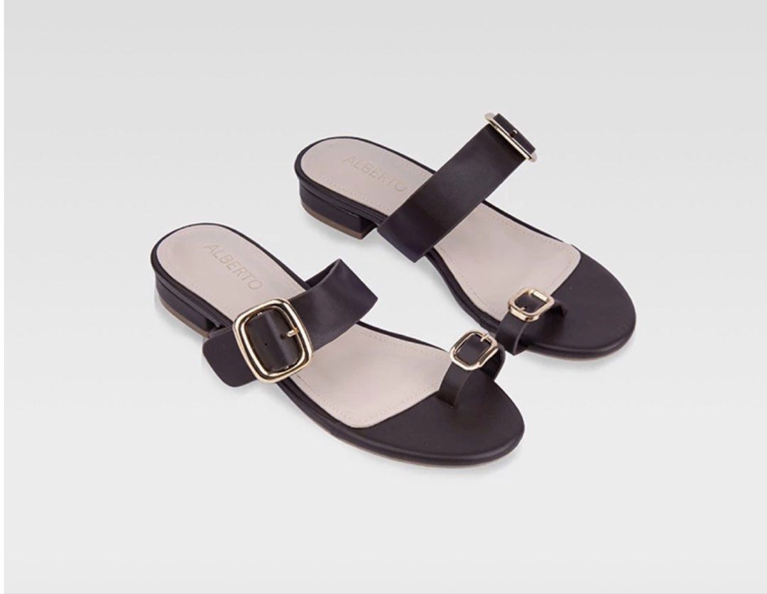 Alberto Sandals (Category: Flats & Sandals) located in Iloilo. Submitted by nagpattybok595 (Listing ID 1461131264, Image 1). Description: Brandnew w/box Rfs: wrong size Delivery thru LBC 📍IloiloCity.