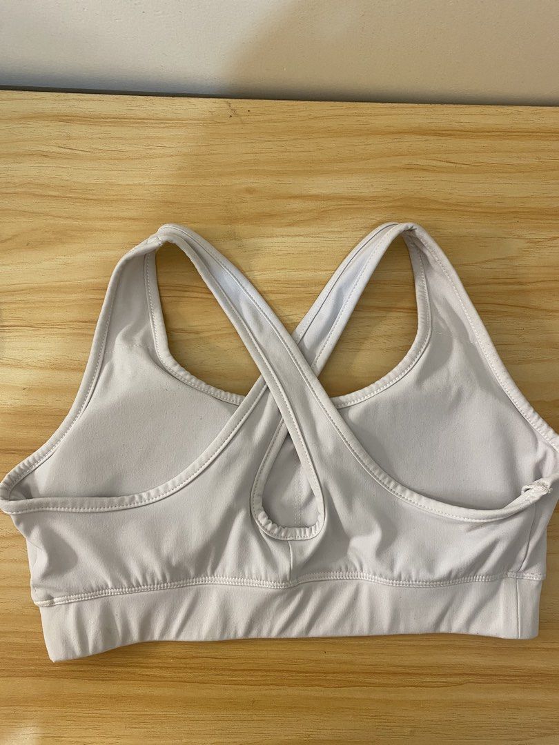 Alo padded crisscross d-white M (Category: Activewear) located in Baguio. Submitted by buyforless_2600 (Listing ID 1461248487, Image 3). Description: .