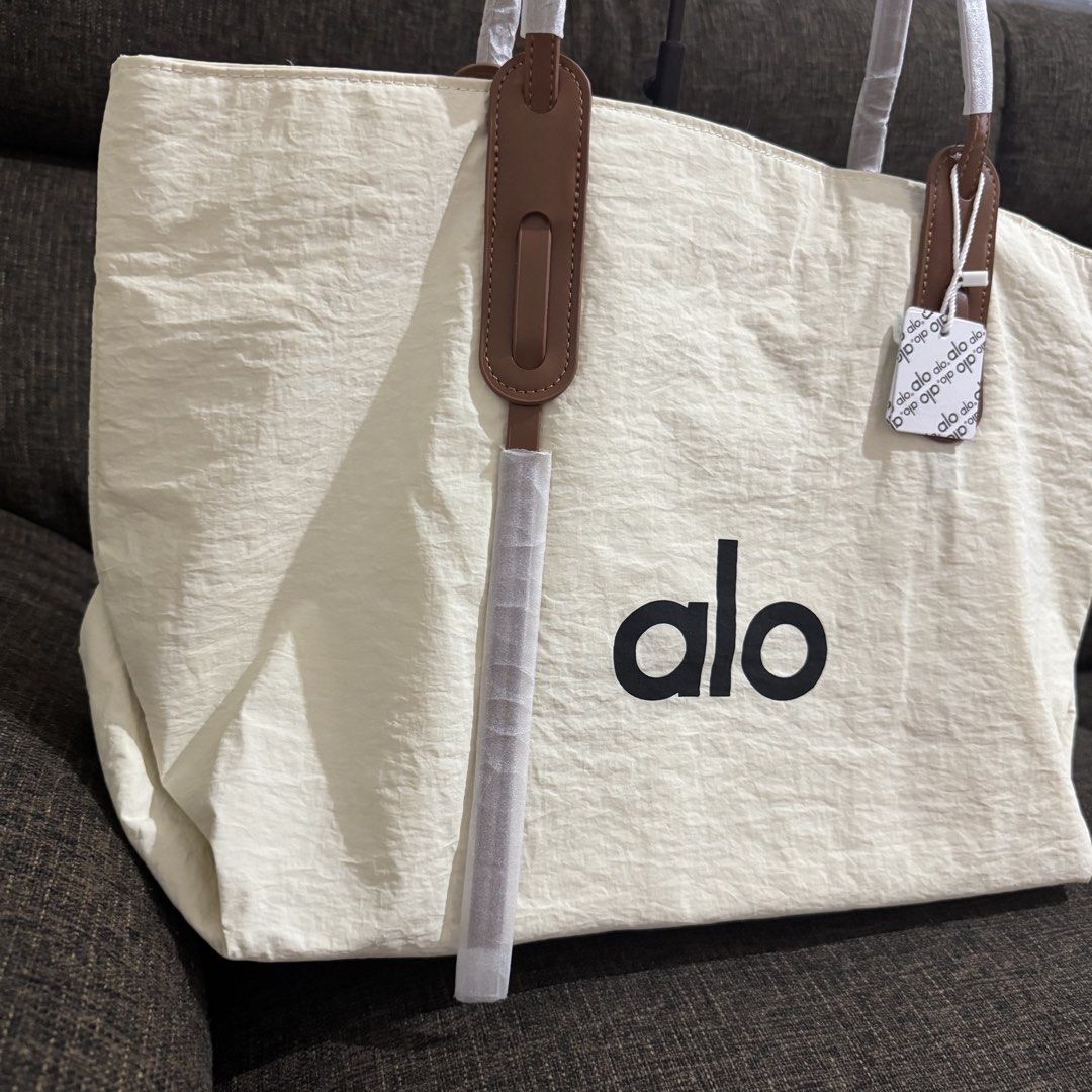 ALO Yoga Azenith Tote (Category: Tote Bags) located in Bulacan. Submitted by mykakarizza (Listing ID 1461214814, Image 2). Description: All colors restock✨✨ ₱550 only A//L//O Yoga Azenith Tote Size:48x32x19 cm Add paperbag 100 📸 Actual pics! 🙋🏻‍♀️ ─── ✦ ─── ✦ ─── ✦ ─── ✦ ─── 🛍️ LOOKING FOR MORE RESELLERS 🛍️ ✨ Buy 3 pcs of ANY items — FREE SHIPPING NA!🚚 ✨ Buy 10 items → FREE SF + ₱50 OFF EACH! 💖 PM us for 30 pcs & up WS 🤍 .