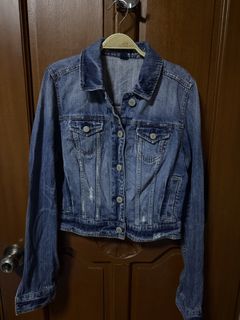 (Category: ) located in . Submitted by aprilluxcloset0812 (Listing ID 1461292267, Image 1). Description: .