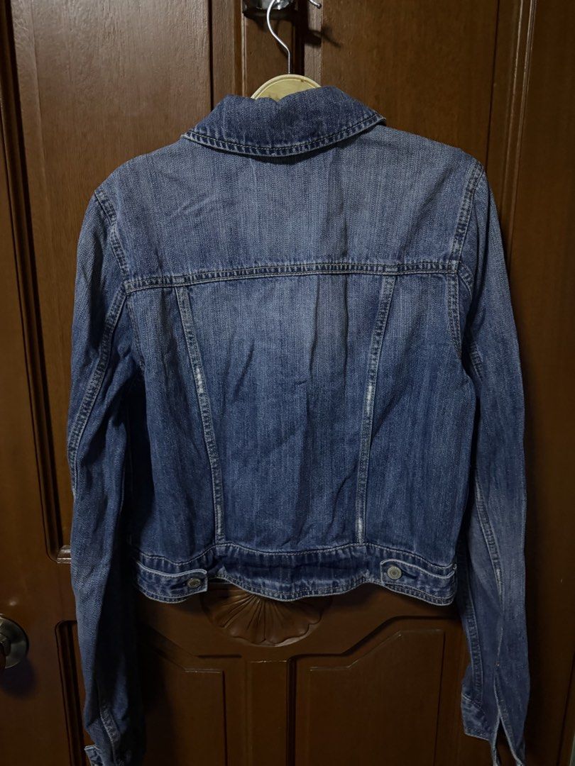 American Eagle Blue Denim Jacket (Category: Coats, Jackets and Outerwear) located in Pasig City. Submitted by aprilluxcloset0812 (Listing ID 1461292267, Image 3). Description: - Classic blue denim jacket from American Eagle - Button-up front - Two chest pockets - Distressed details on front and back - Ideal for layering - Versatile styling for any outfit RFS: decluttering EVERYTHING MUST GO‼️Just make a reasonable offer ❤️ All items ON HAND, hand