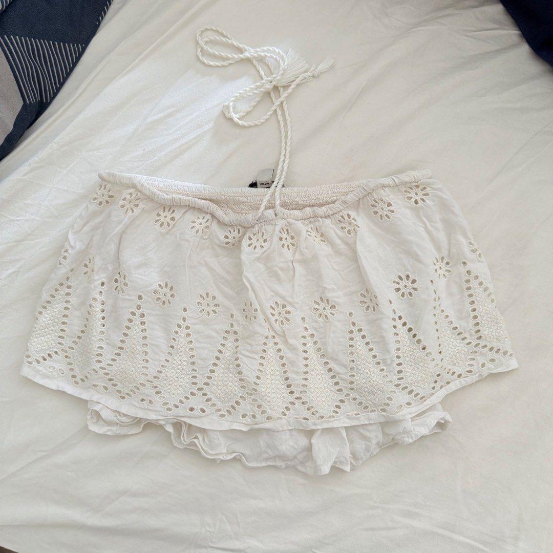 American Eagle Boho Summer Tube top (Category: Sleeveless) located in Davao. Submitted by aug_amari (Listing ID 1461162167, Image 1). Description: size small wear 2 ways : tube / halter.