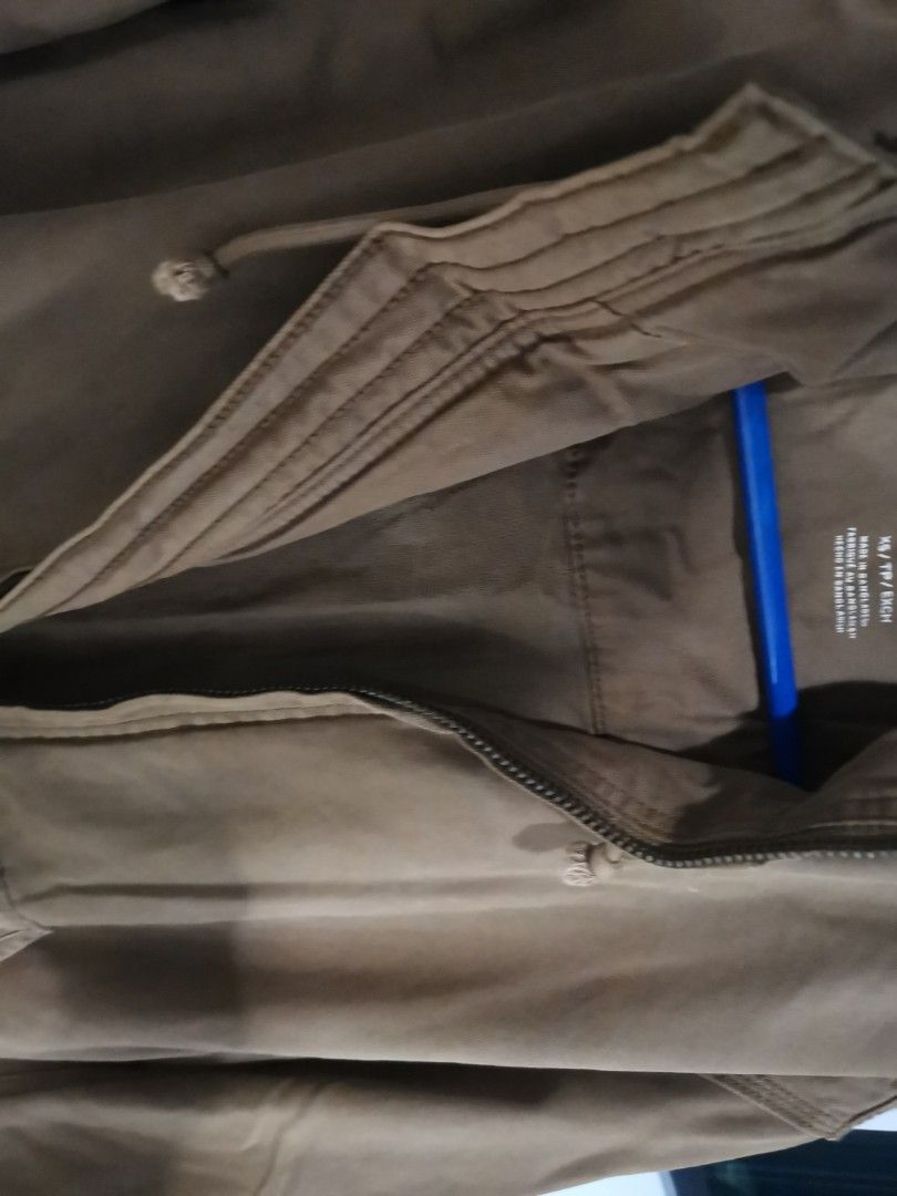 AmericanEagle Brown Utility Jacket with Zipper Pockets (Category: Coats, Jackets and Outerwear) located in Manila. Submitted by hb1118 (Listing ID 1461281973, Image 3). Description: - Brown utility jacket - Zipper pockets on the sides - Ribbed cuffs and hem - Ideal for casual wear - fits like a small to medium - used less than 5 times - purchased in American Eagle Yokohama.