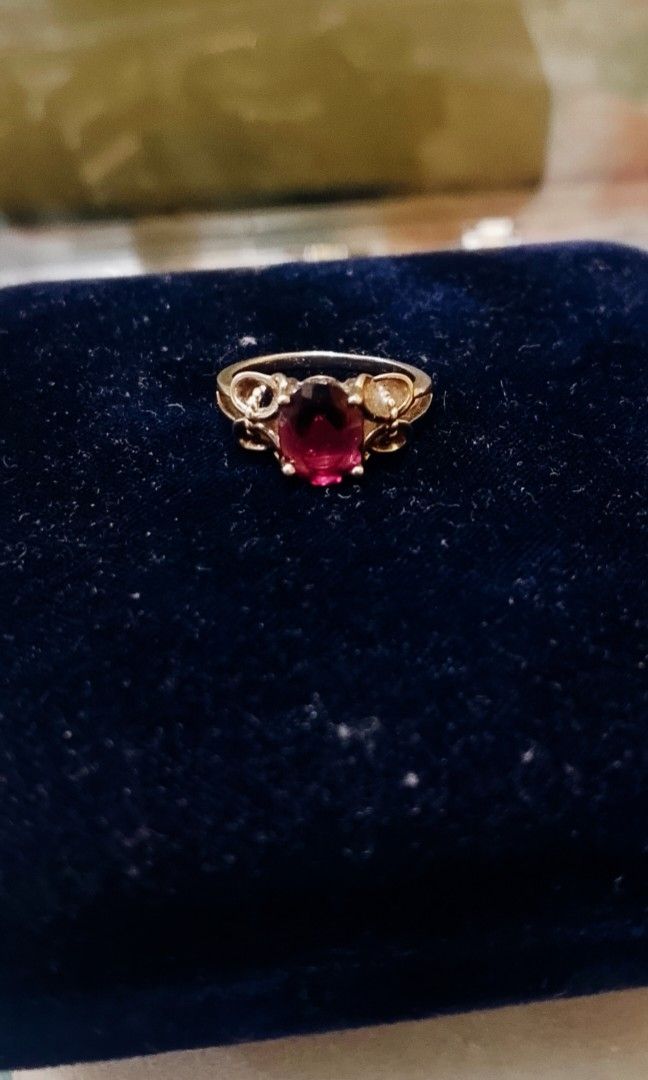 Amethyst sterling ring (Category: Rings) located in Manila. Submitted by julius_onlineshop14 (Listing ID 1461244475, Image 1). Description: vintage ring size 6 unique design🥰 legit stone not plastic.