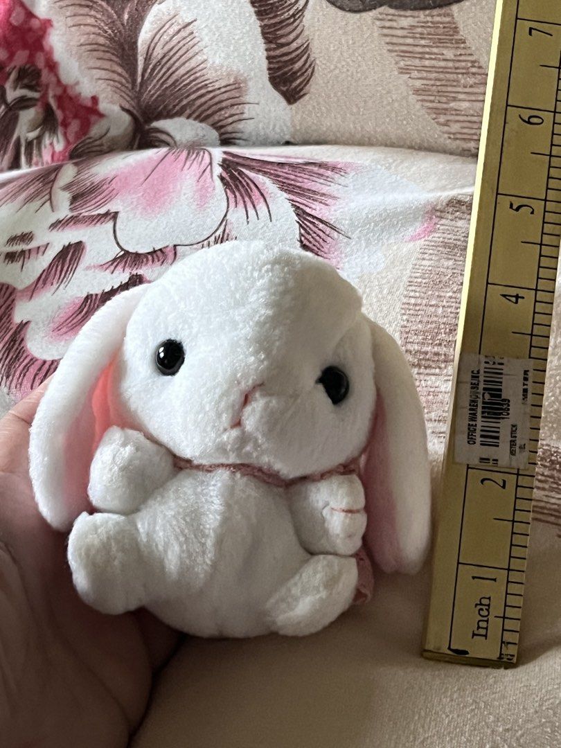 Amuse bunny white (set#4) (Category: Designer & Blind Box Toys) located in Paranaque City. Submitted by bonsaiart (Listing ID 1461233351, Image 2). Description: Pre owned Good condition Selling as set 750+sf No to cod/ cop/meetup No breaking of bundle or set Payment via gcash or Paymaya Shipping via j&t.