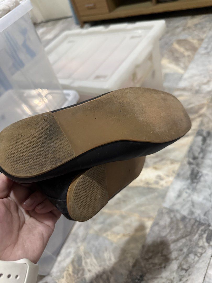 Andante Black Flats (Category: Flats & Sandals) located in Manila. Submitted by artyreal (Listing ID 1461323752, Image 2). Description: - Brand: Andante -Genuine Leather - Style: Black Flats - Features: Comfortable padded insoles, easy slip-on design - Ideal for: Everyday wear.