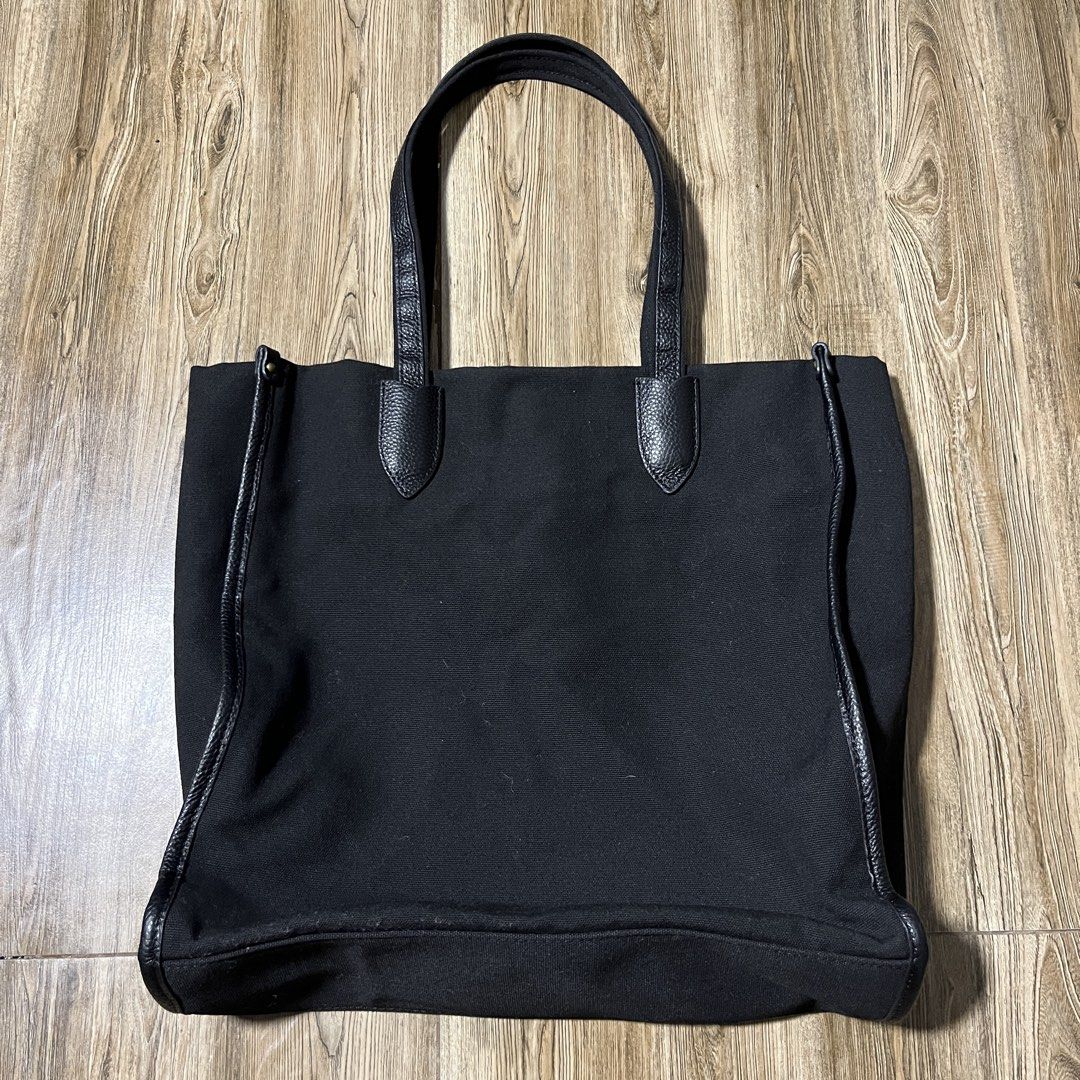 Anna Sui Shoulder Bag (Category: Tote Bags) located in Marikina City. Submitted by wayupcollective (Listing ID 1461310467, Image 2). Description: Anna Sui Shoulder Bag ~ Excellent condition ~ No flaws Measurement Length: 13” Width: 12” Depth: 4” Shoulder drop: 9” .