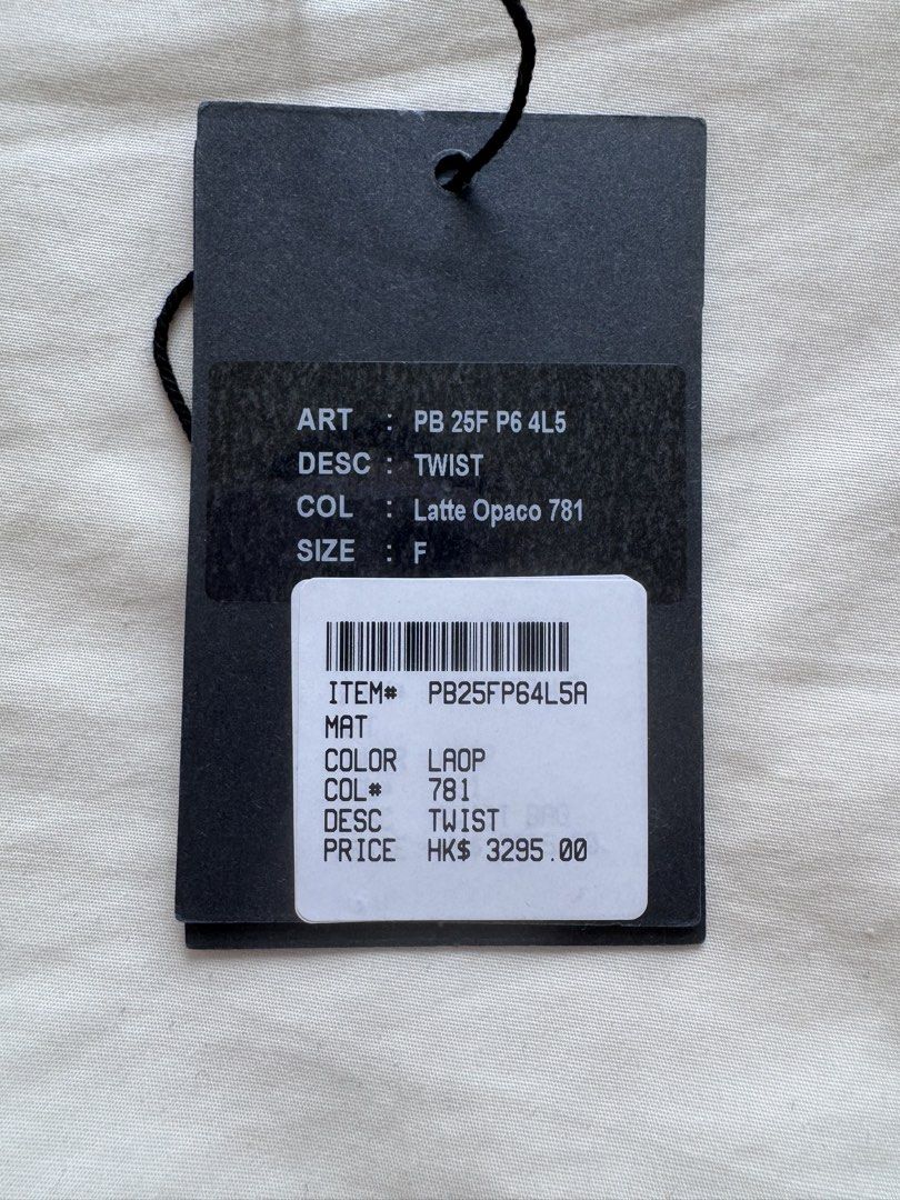 Anteprima Twist Small 袋 （分類：多用途袋）位於 Hong Kong。 由 bobeepbu 提交（商品編號 1461207498，圖片 2）。簡介： 全新無用過 買錯色所以放售 連保養卡同外袋 Latte Opaco 米白色 (非閃)。