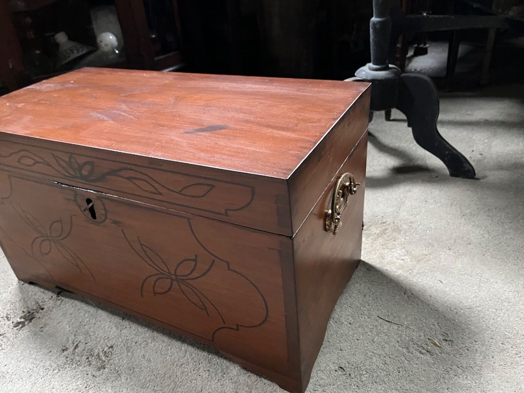 Antique vintage baul (Category: Storage Boxes & Baskets) located in Caloocan City. Submitted by victoria52 (Listing ID 1461233652, Image 3). Description: Narra baul w/lanete design and beautiful brass holder .