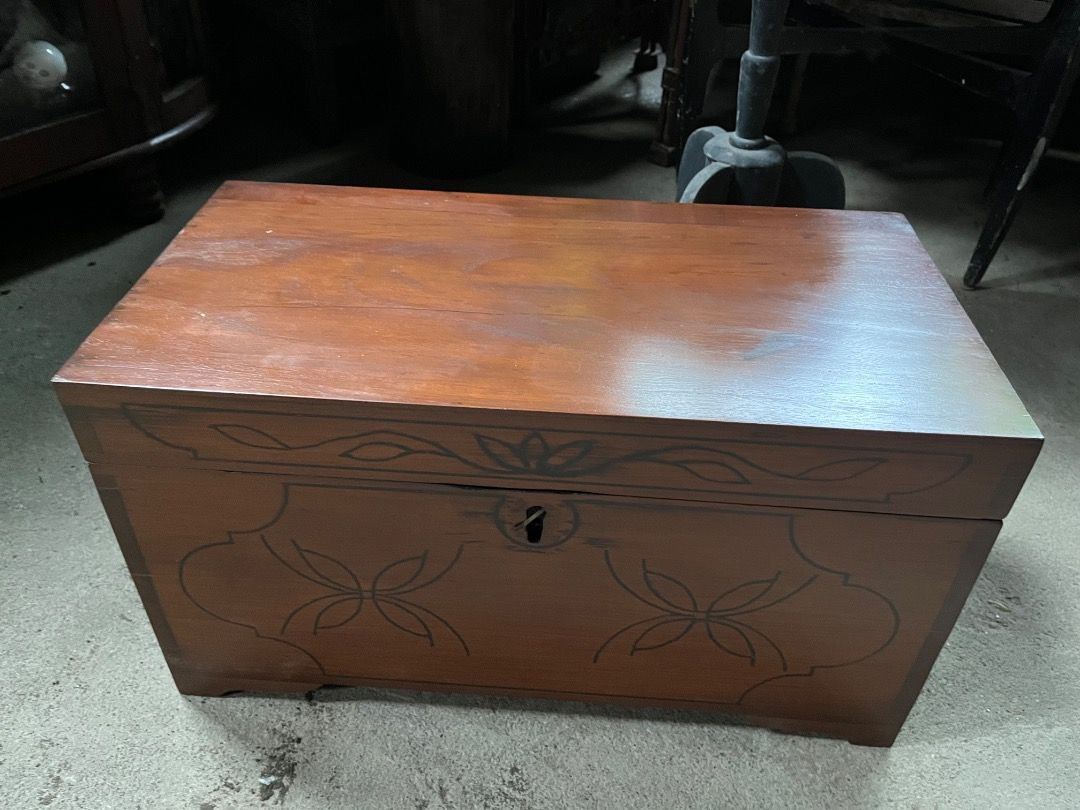 Antique vintage baul (Category: Storage Boxes & Baskets) located in Caloocan City. Submitted by victoria52 (Listing ID 1461233652, Image 2). Description: Narra baul w/lanete design and beautiful brass holder .