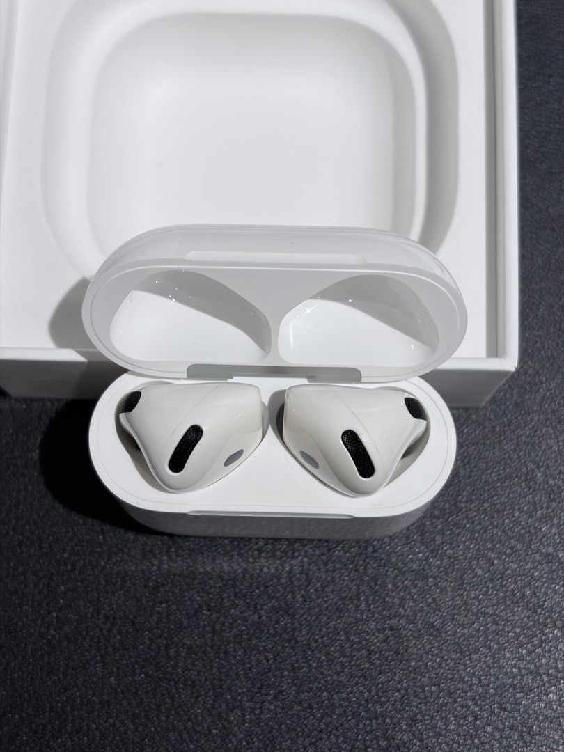 Apple AirPods 4 (Category: Earphones) located in Pasig City. Submitted by gelolintag (Listing ID 1461283883, Image 2). Description: Pristine condition – almost brand new Authentic. Bought only last August 2, 2026 from Beyond the Box. Non-anc model Works perfectly, no issues. Never been dropped. No history of any repair. Complete with box ✔️ 💰 ₱5,490 only (₱8,490 SRP) Still negotiable 📍 Cainta / Pasig area Open for meetup, or pickup via Lalamove