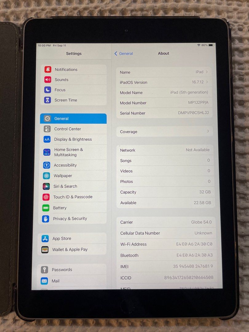 Apple iPad (5th Generation) 32GB Wi-Fi + Cellular — Space Grey / Silver (Category: iPad) located in Las Pinas. Submitted by yourneighbortotoro (Listing ID 1461161023, Image 1). Description: Apple iPad (5th Generation) 32GB Wi-Fi + Cellular — Space Grey / Silver ✨ A reliable, versatile 9.7-inch Apple tablet featuring Cellular connectivity, Touch ID security, and smooth performance — ideal for streaming, social media, light work, and everyday brows