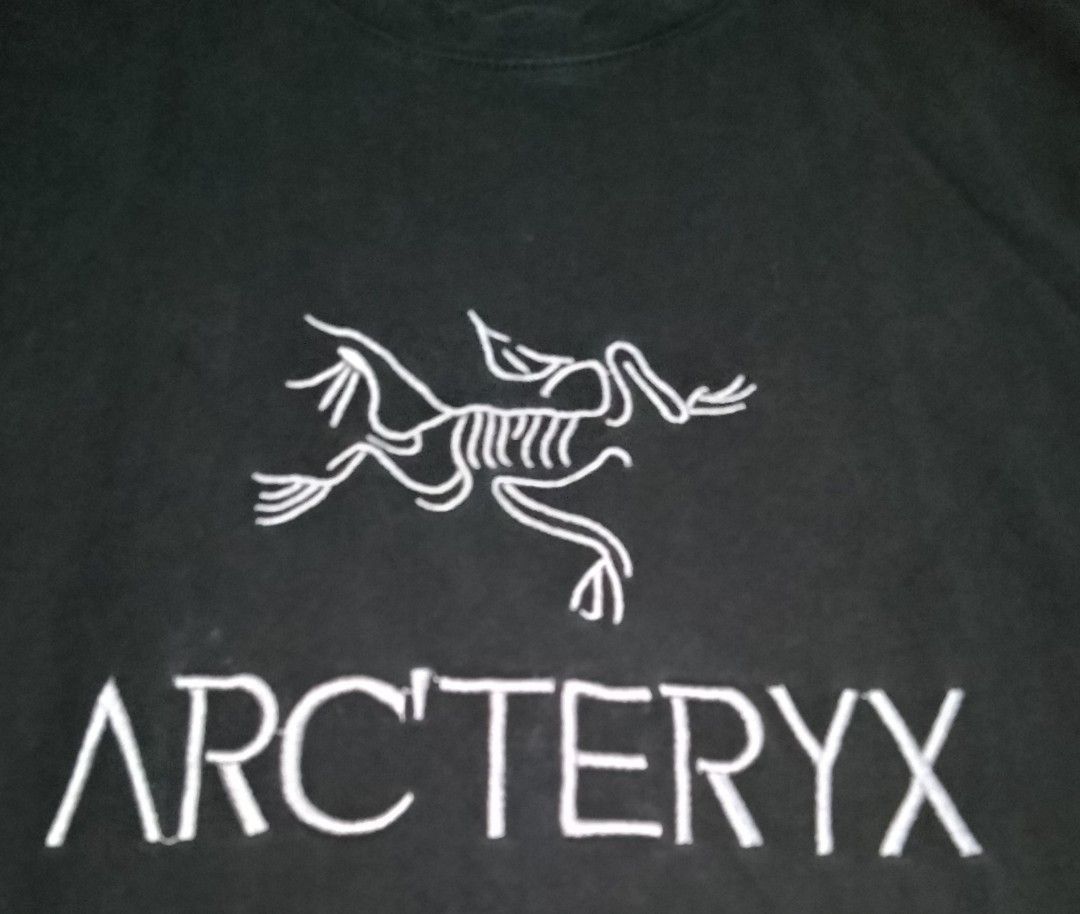 Arc'teryx Black T-shirt (Category: Tshirts & Polo Shirts ) located in San Jose del Monte. Submitted by azetor (Listing ID 1461150611, Image 2). Description: - Brand: Arc'teryx - Color: Black - Size: Medium (M) - Features: Iconic logo on front - Material: Made in China - Best for: Casual wear, outdoor activities - Condition: Please check photos for details - measurements - chest 19 - length 27 - color rate 9.5/10 - great condition .