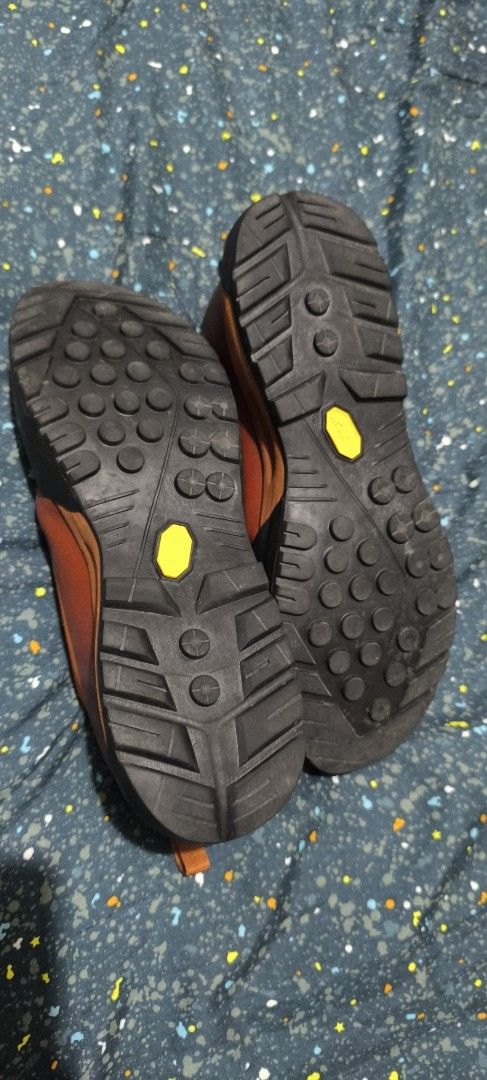 Arc'teryx Konseal AR (Category: Sneakers) located in Cabuyao City. Submitted by bdeborja1291 (Listing ID 1461259236, Image 3). Description: - Arc'teryx CONSEAL AR shoes - Vibrant orange suede and leather construction - High-traction Vibram soles for superior grip - Secure lace-up closure - Ideal for daily use outdoor activity hiking climbing size: 8.5 price: 3500 09322040049.