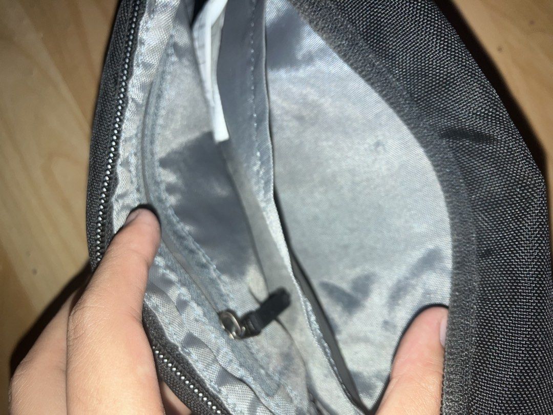 Arc'teryx Maka Waist Bag (Category: Belt bags, Clutches and Pouches) located in Lingayen. Submitted by cozyworld555 (Listing ID 1461228158, Image 3). Description: - Black Arc'teryx waist bag - Two zip compartments - All zippers are working - Main compartment with internal pockets - Adjustable strap with buckle closure - Ideal for everyday use or travel/hiking +sf - Color Rate still 10 .