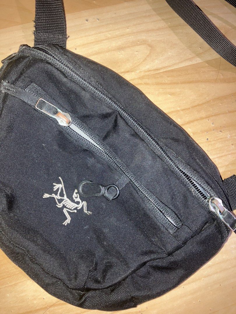 Arc'teryx Maka Waist Bag (Category: Belt bags, Clutches and Pouches) located in Lingayen. Submitted by cozyworld555 (Listing ID 1461228158, Image 2). Description: - Black Arc'teryx waist bag - Two zip compartments - All zippers are working - Main compartment with internal pockets - Adjustable strap with buckle closure - Ideal for everyday use or travel/hiking +sf - Color Rate still 10 .