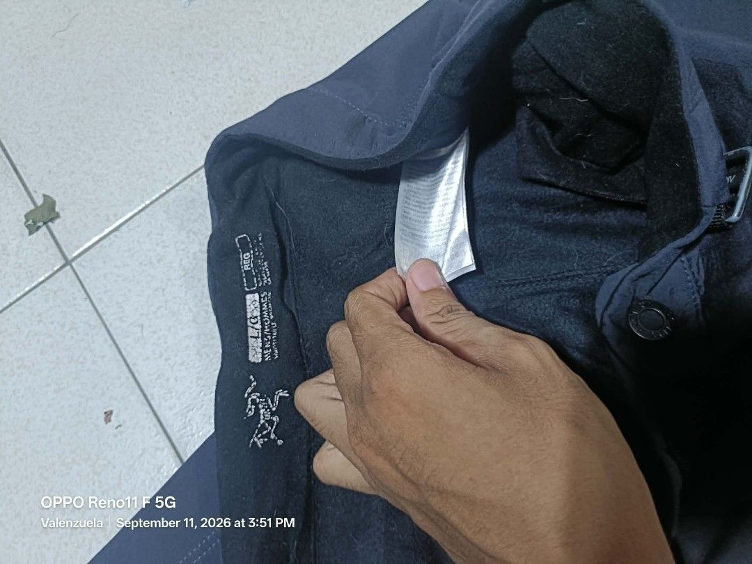 Arc'teryx Softshell Pants Men's L/G (Category: Trousers) located in Valenzuela. Submitted by thrift_ko_cedie222 (Listing ID 1461154390, Image 2). Description: - Arc'teryx softshell pants - Color: Dark Grey - Size: L/G - Features zippered pockets - Durable material, great for outdoor activities - Ready for your next adventure.