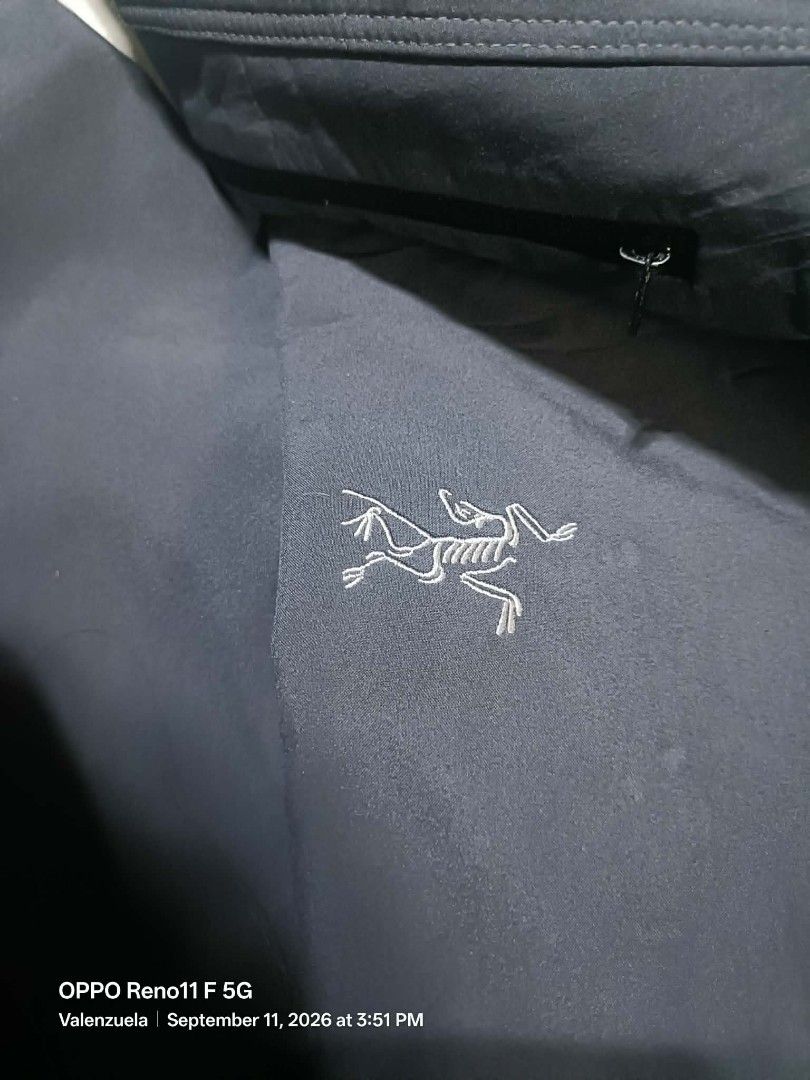 Arc'teryx Softshell Pants Men's L/G (Category: Trousers) located in Valenzuela. Submitted by thrift_ko_cedie222 (Listing ID 1461154390, Image 3). Description: - Arc'teryx softshell pants - Color: Dark Grey - Size: L/G - Features zippered pockets - Durable material, great for outdoor activities - Ready for your next adventure.