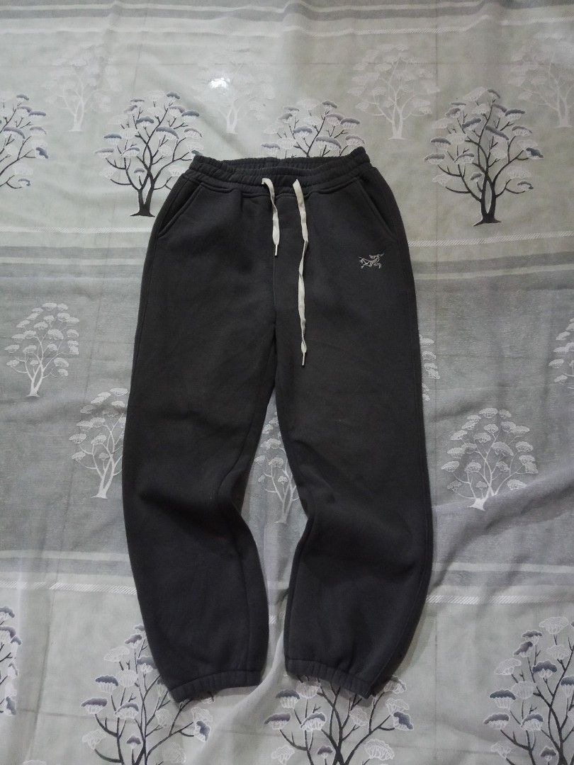 Arc'teryx Sweatpants Grey Joggers (Category: Joggers) located in Lingayen. Submitted by rahzzelula73279 (Listing ID 1461289419, Image 1). Description: - Brand: Arc'teryx - Color: Grey - Features: Elastic waistband with drawstring, cuffed ankles - Detail: Small logo on left leg - Style: Comfortable, casual - Ideal for: Lounging, everyday wear GOOD FOR PSG .