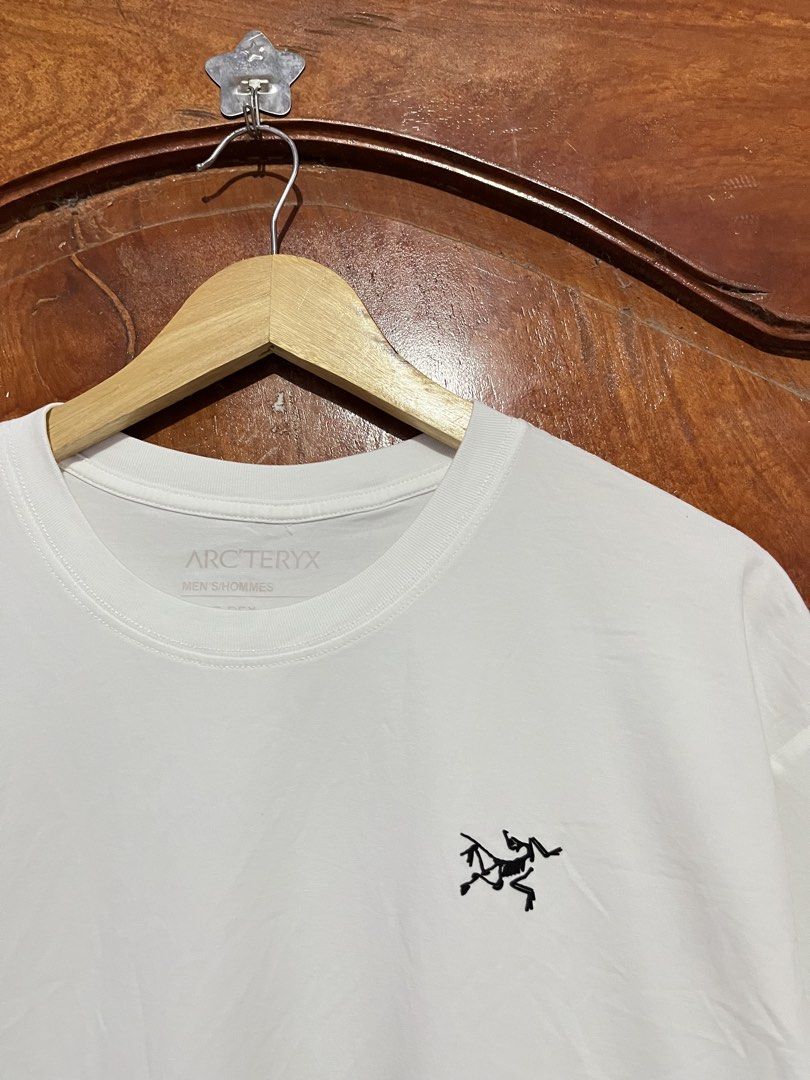 Arc'teryx Tshirt (Category: Tshirts & Polo Shirts ) located in Tumauini. Submitted by jomerthrift (Listing ID 1461284730, Image 2). Description: Dimes: 21x26.5 Color rate: 9.8/10 No issue Asnew.
