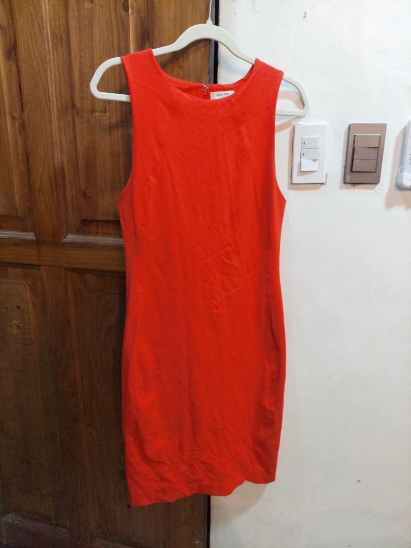 ARITZIA BABATON MIGUEL DRESS (Category: Dresses) located in San Pedro. Submitted by cyanide.slug.cat (Listing ID 1461251903, Image 2). Description: medium 34-38" bust 38" length zip back.
