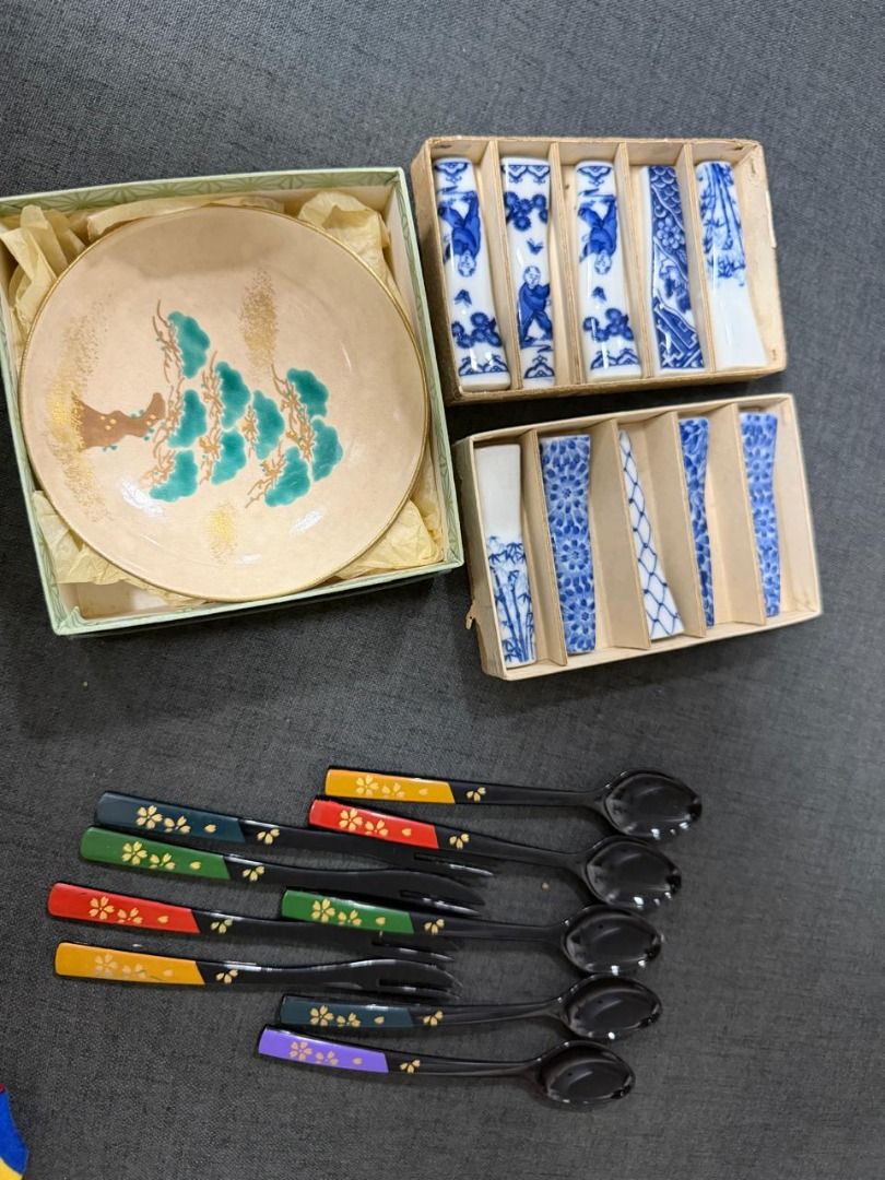 Assorted Decorative Kitchenware (Category: Other Kitchenware & Tableware) located in Antipolo. Submitted by pennylane6972 (Listing ID 1461203272, Image 1). Description: A mix of decorative tableware that comes with a ceramic plate, chopticks holder, and spoons. •⁠ ⁠Pre-loved / good condition •⁠ ⁠Unbranded / no maker marking •⁠ ⁠Not antique •⁠ ⁠Perfect for display, décor or collection 🚚 Lalamove and J&T NOTE: Shipping/Delivery will be shouldered 
