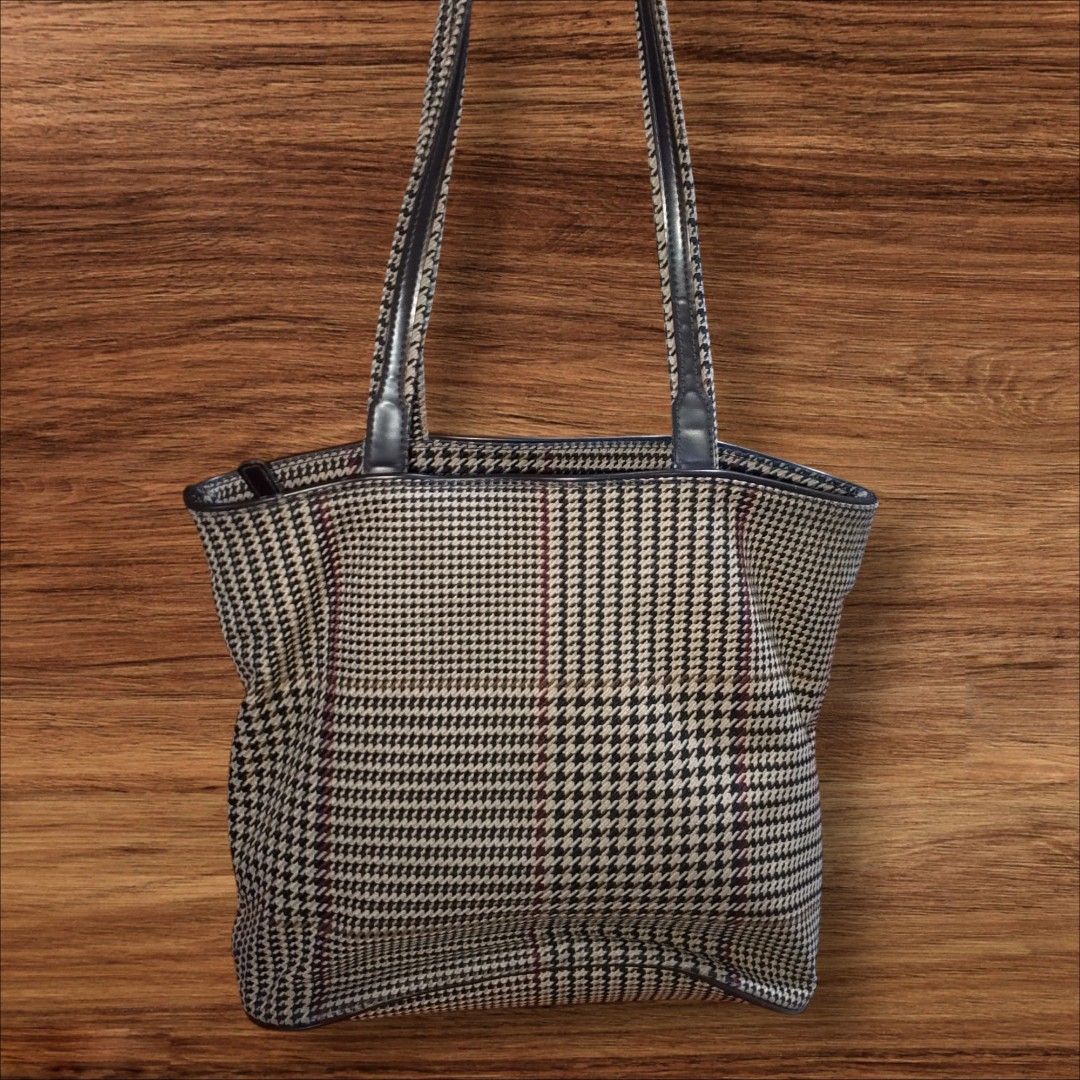 Auth Ralph Lauren Houndstooth Bag (Category: Luxury Bags & Wallets) located in Cebu City. Submitted by jc_online_shop (Listing ID 1461147566, Image 2). Description: 10" x 14"x 5" 4 compartments 1 front slid pocket 1 inside zip compartment with etiketa ykk zip.