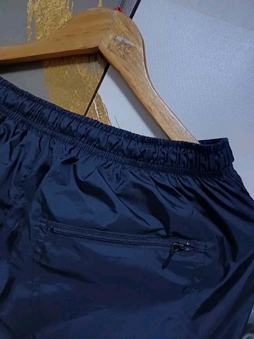 AUTHEΝΤIC VINTAGΕΥ2K ΝΙΚΕ TRACK PANTS (Category: Activewear) located in Manila. Submitted by tokyo.americana (Listing ID 1461228089, Image 3). Description: Actual size using inches Waistline /Widht 28-34 Lenght/41 Thight/13.5 Leg Opening/9.8 fittings is Large Excellent Condition, Issue:0 Message if you have any other question about sizing. We do shipping nation wide I'm also open for video call so that you can see the item you 're interested to b