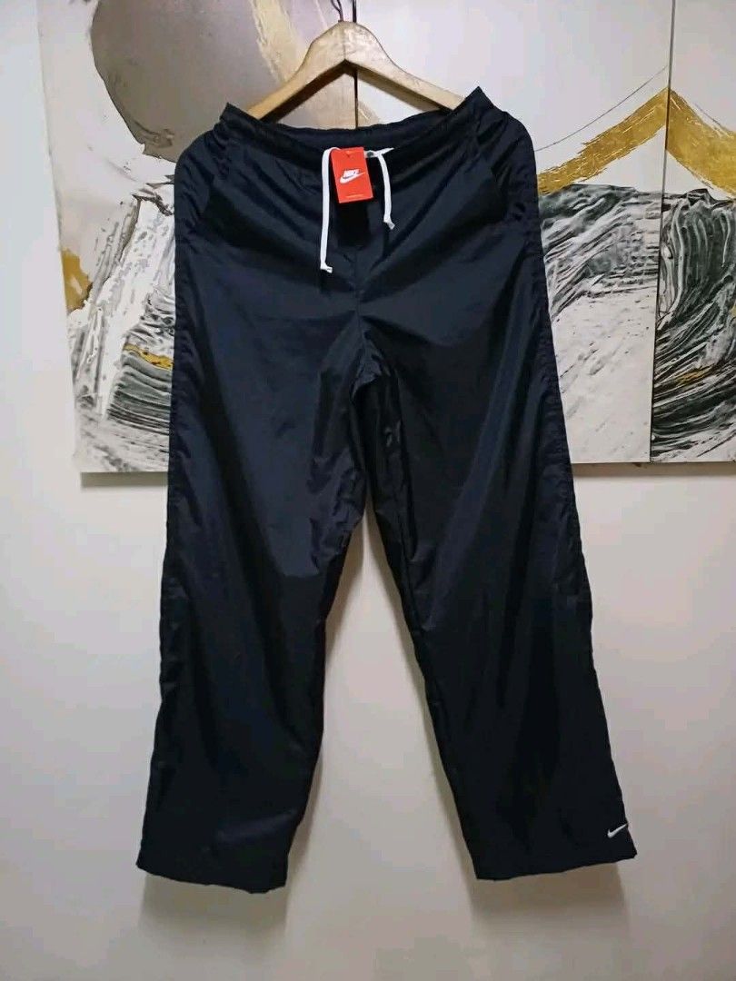 AUTHEΝΤIC VINTAGΕΥ2K ΝΙΚΕ TRACK PANTS (Category: Activewear) located in Manila. Submitted by tokyo.americana (Listing ID 1461228089, Image 1). Description: Actual size using inches Waistline /Widht 28-34 Lenght/41 Thight/13.5 Leg Opening/9.8 fittings is Large Excellent Condition, Issue:0 Message if you have any other question about sizing. We do shipping nation wide I'm also open for video call so that you can see the item you 're interested to b