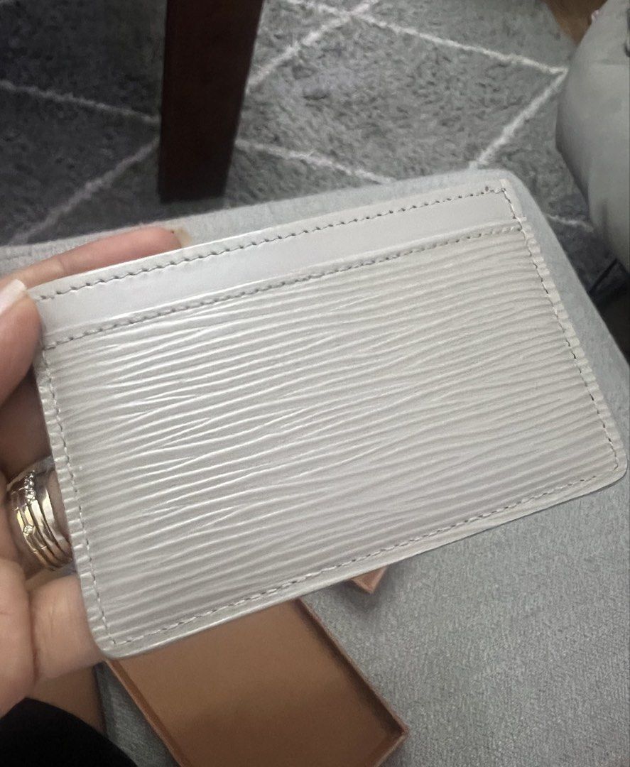 Authentic card holder epi (Category: Luxury Bags & Wallets) located in Manila. Submitted by lily_2567 (Listing ID 1461167527, Image 2). Description: Authentic card holder epi No issues .