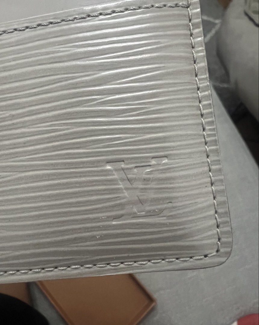 Authentic card holder epi (Category: Luxury Bags & Wallets) located in Manila. Submitted by lily_2567 (Listing ID 1461167527, Image 1). Description: Authentic card holder epi No issues .