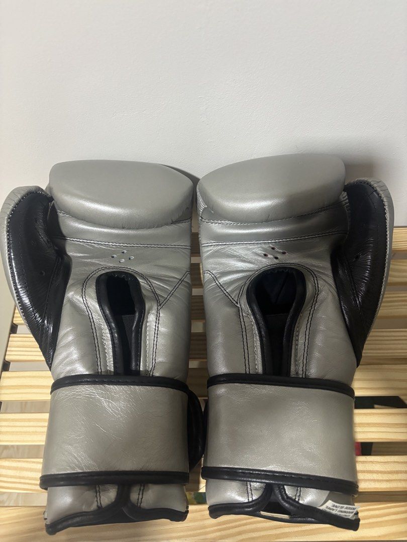 Authentic Cleto Reyes Boxing Gloves - Silver 12oz (Category: Combat Sports) located in Manila. Submitted by poulexsulit (Listing ID 1461252811, Image 2). Description: - Brand: Cleto Reyes - Size: 12oz - Color: Silver - Origin: Made in Mexico - Ideal for: Training and sparring - Condition: High-quality professional boxing gloves - Brand New is around 23k.