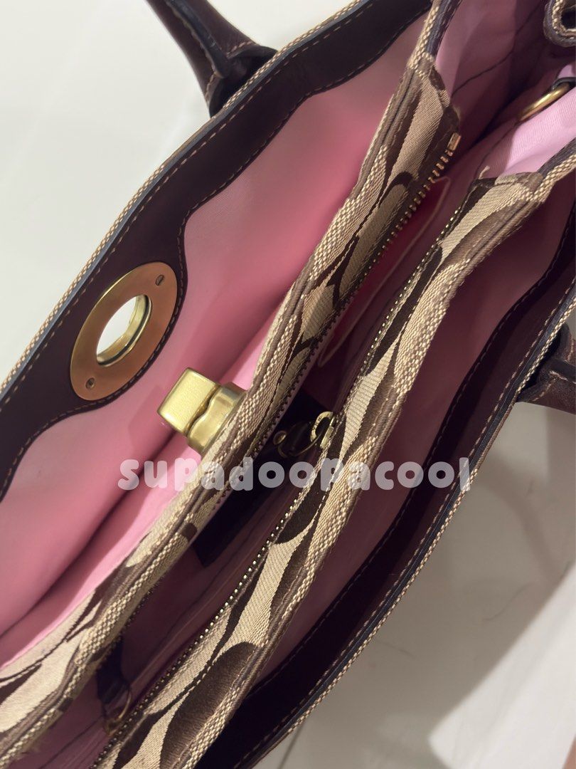 authentic Coach Hamptons Madeline Signature Satchel (Category: Shoulder Bags) located in Cebu City. Submitted by supadoopacool (Listing ID 1461177219, Image 3). Description: interest check ! Coach Hamptons Madeline Signature Satchel authentic drop offers cross-posted.