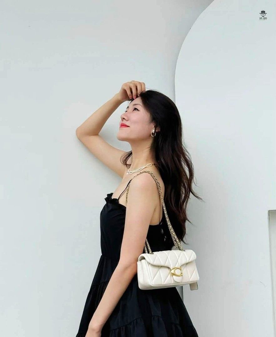 🇺🇸AUTHENTIC COACH SLING BAG🇺🇸 (Category: Shoulder Bags) located in Manila. Submitted by luckyperfectfinds (Listing ID 1461227827, Image 3). Description: .