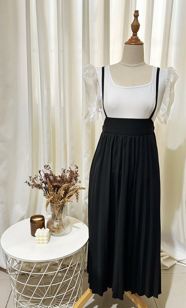 Authentic GU Pleated Suspender Jumper Skirt (Category: Dresses) located in Manila. Submitted by maison_marie (Listing ID 1461287379, Image 1). Description: Bought in Japan. Almost brand new Size: Medium on tag, but can also fit small frame Adjustable shoulder straps and full pleated skirt. Approx. 49.5 inches long when straps are fully extended. Waist: 28 inches can expand up to 31 inches. Location: Malate, Manila Available for pick-up or same-da