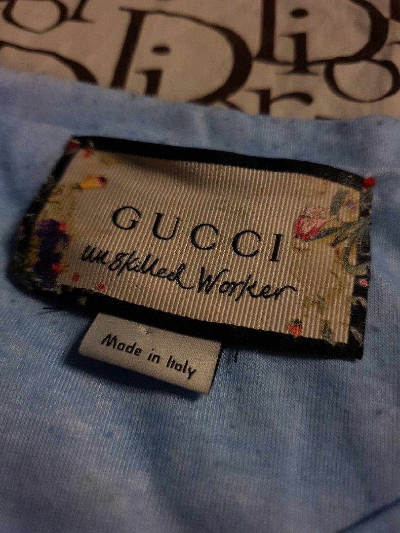 Authentic Gucci skilled worker (Category: Luxury Apparel) located in San Fernando. Submitted by retro.district. (Listing ID 1461321293, Image 3). Description: - Gucci skilled worker AOP - Size: Medium to large (W) - Condition: Excellent - no issue - Color Rate: 9.5/10.