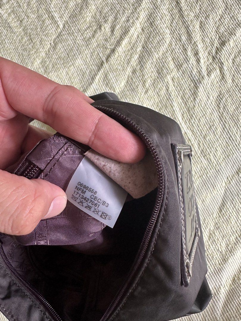 Authentic Longchamp Crossbody (Category: Luxury Bags & Wallets) located in Lipa City. Submitted by bagabonds (Listing ID 1461161381, Image 3). Description: -Chocolate color, good for running errands -Can fit long wallet - mix of nylon and leather material.