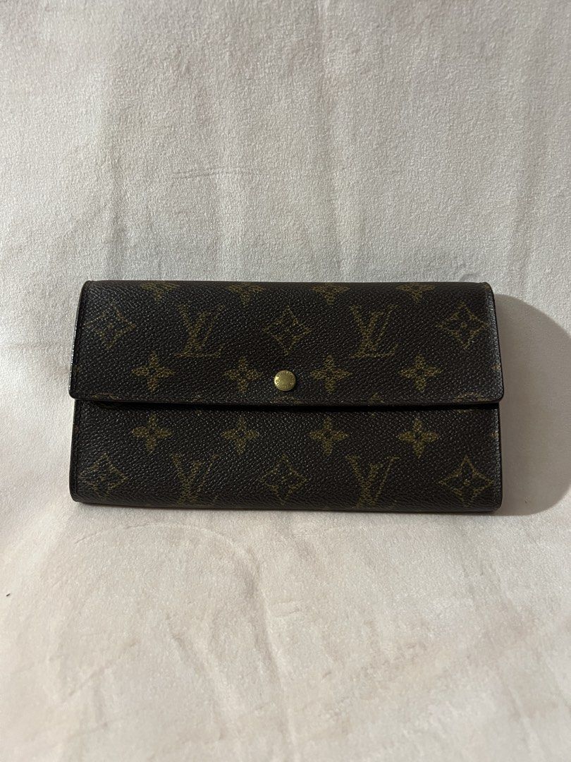AUTHENTIC LOUIS VUITTON MONOGRAM LONG WALLET (Category: Luxury Bags & Wallets) located in Cavite. Submitted by charmscloset888 (Listing ID 1461261736, Image 1). Description: Authentic pre-owned Louis Vuitton Monogram long wallet featuring the classic Monogram canvas and spacious interior compartments. CONDITION: • Good pre-owned condition with normal signs of use and age • Monogram canvas remains in good condition with visible signs of previous u