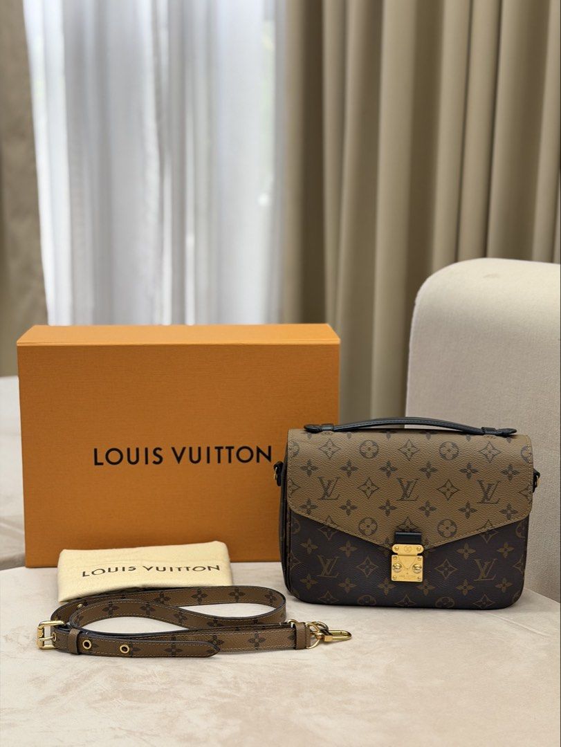 Authentic Louis Vuitton Pochette Reverse Metis (Category: Luxury Bags & Wallets) located in Manila. Submitted by maria_2326 (Listing ID 1461183432, Image 1). Description: Louis Vuitton Pochette Reverse Metis Guarantee Authentic Inclusions: Box, dust bag, long strap and entrupy No lowballing! Location: Manila/QC.