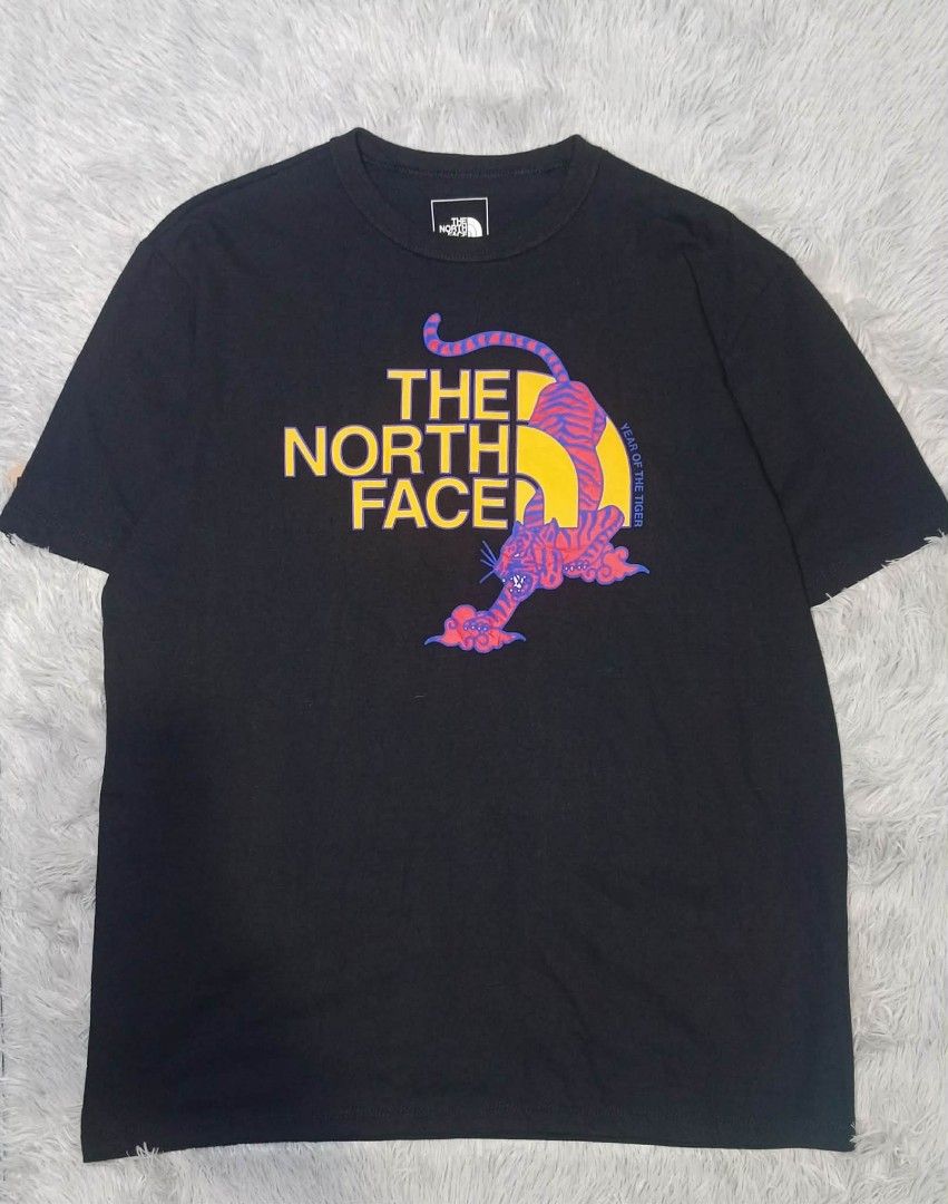 Authentic the north face T-shirt (Category: Activewear) located in Magalang. Submitted by elmarie_10 (Listing ID 1461226427, Image 1). Description: .