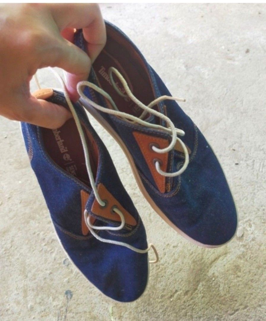 AUTHENTIC TIMBERLAND BLUE SNEAKERS SUPER LIGHTWEIGHT US6.5 (Category: Sneakers) located in Quezon City. Submitted by littlejaredph (Listing ID 1461244127, Image 2). Description: like new condition may tahi sa gilid as seen in photos fits 6-7US SUPER GAAN SA PAA rfs- hindi na kasya.
