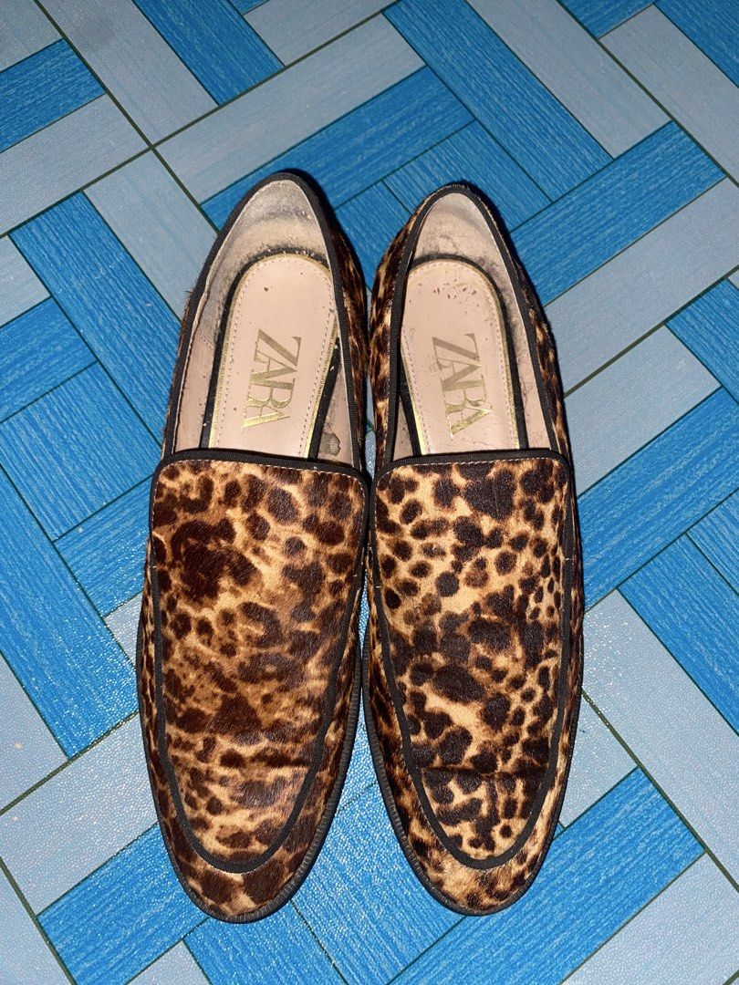 authentic Zara leopard loafers (Category: Casual Shoes) located in Taguig. Submitted by gaell_ (Listing ID 1461309529, Image 1). Description: up to size 42 ( I’m size 42 and I can send a when wear pics) no issue and ready to use.