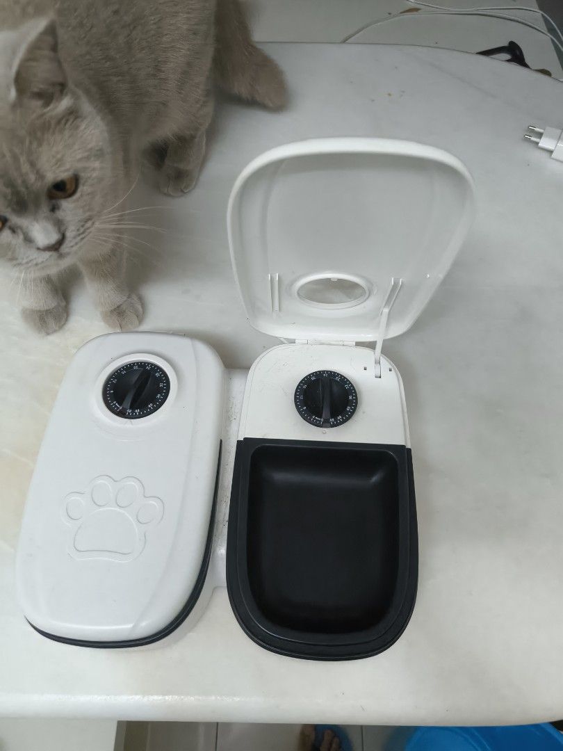 Automatic Pet Feeder with Timer (Category: Pet Food) located in Kuala Lumpur. Submitted by depe17 (Listing ID 1461235637, Image 1). Description: guna battery triple A pickup sendiri.