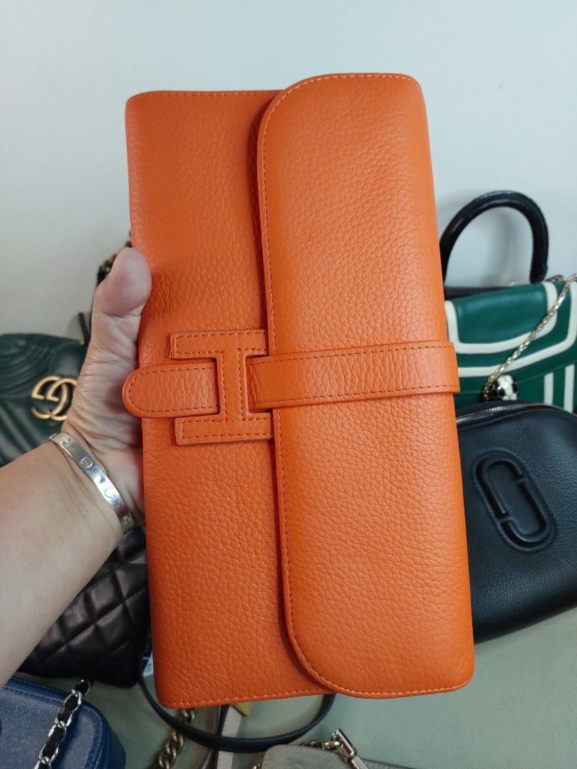 Available (Category: Cross-body Bags) located in Cagayan de Oro. Submitted by jocelynt483 (Listing ID 1461172290, Image 3). Description: .