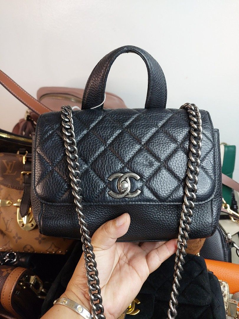 Available bags (Category: Cross-body Bags) located in Cagayan de Oro. Submitted by jocelynt483 (Listing ID 1461171590, Image 3). Description: .