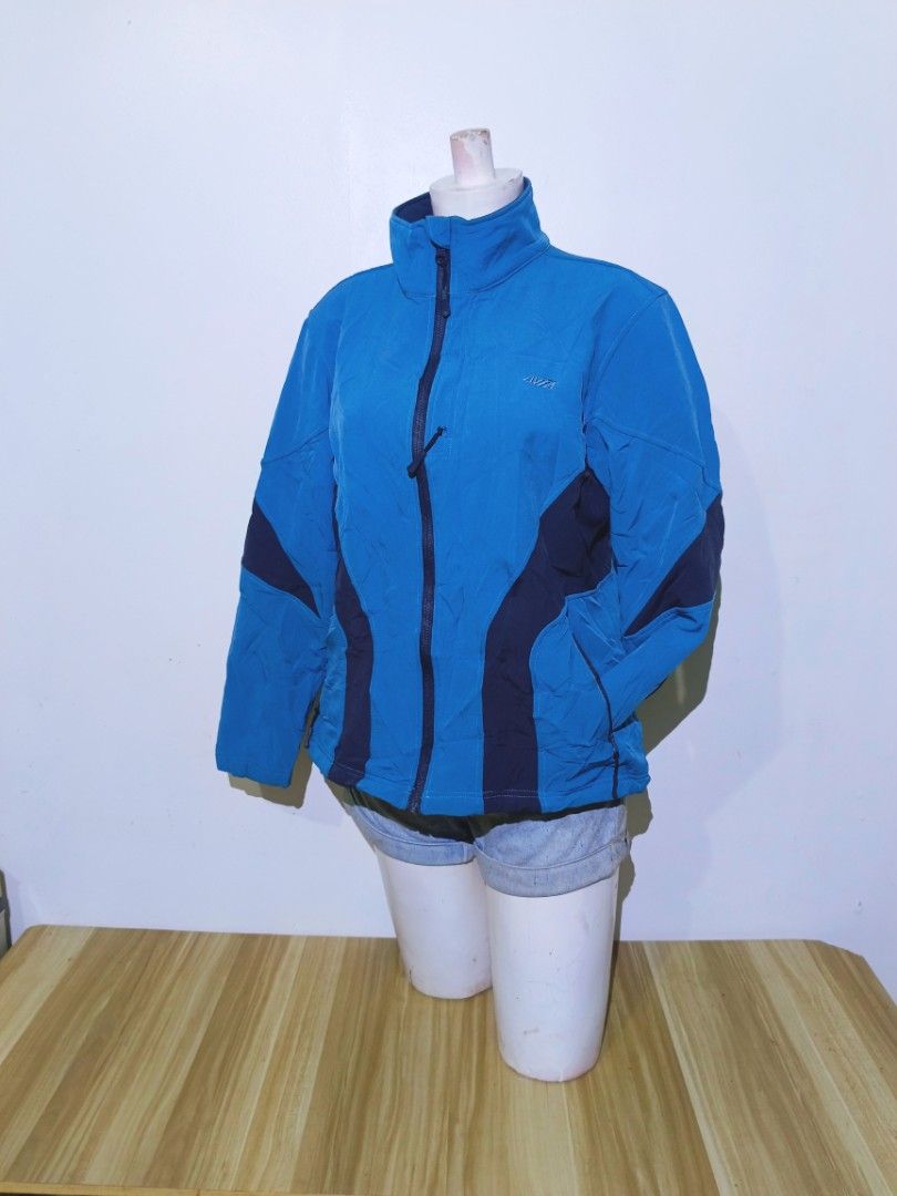 AVIA active wear windbreaker jacket (Category: Luxury Apparel) located in Bayambang. Submitted by meowww1819 (Listing ID 1461270626, Image 2). Description: - Cool Avia jacket in blue and navy. - Zip-up front with a stand-up collar. - Features front pockets. - Durable and comfortable material. - Ideal for casual wear or light outdoor activities. - Great for layering..