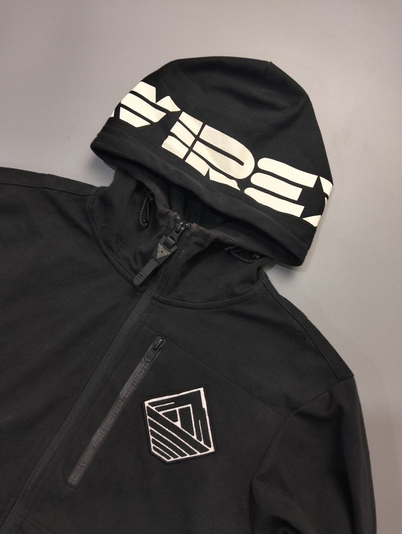 AVIREX zip up hoodie jacket (Category: Coats, Jackets and Outerwear) located in Bulacan. Submitted by recycloth_ (Listing ID 1461324120, Image 2). Description: AVIREX zip up hoodie jacket size on tag Medium pit to pit : 20.5" length : 24" cut washtag small hole scratch on hood hmu!.