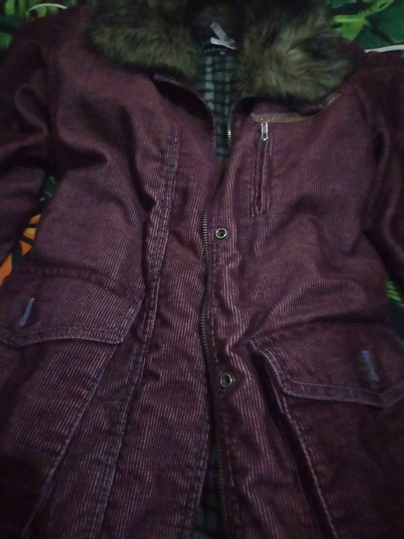 B+AB FUR COLLAR DOUBLE ZIP PARKA (Category: Coats, Jackets and Outerwear) located in Quezon City. Submitted by sephirothswardrobe (Listing ID 1461191863, Image 3). Description: B+AB BRAND MAROON FUR PARKA INFO: Length: 29 Width: 18 - Double zip up - Zip up collar Price: 649 PHP + SF REMINDERS: - Some buttons are missing front and back - Color may vary due to lighting - Manage your expectations - Clothing needs wash Courier: Strictly J&T Only MOP: