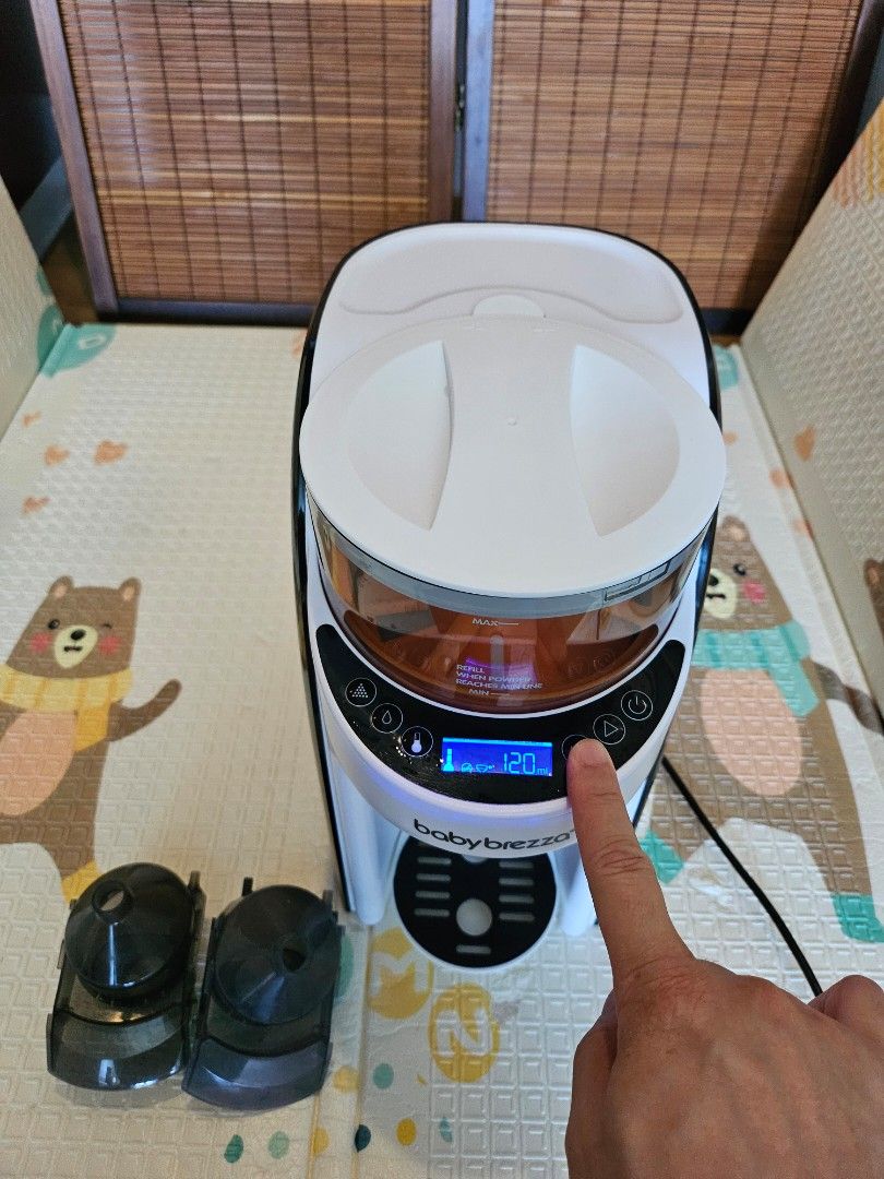 Baby Brezza Formula Pro Advanced (Category: Breastfeeding & Bottle Feeding) located in Taguig. Submitted by itemsfromkorea (Listing ID 1461117904, Image 2). Description: - Baby Brezza Formula Pro Advanced - Makes bottles quickly and perfectly - Simply add water and formula - Easy-to-use control panel - Clean and ready for a new home - with 2 funnels BGC..