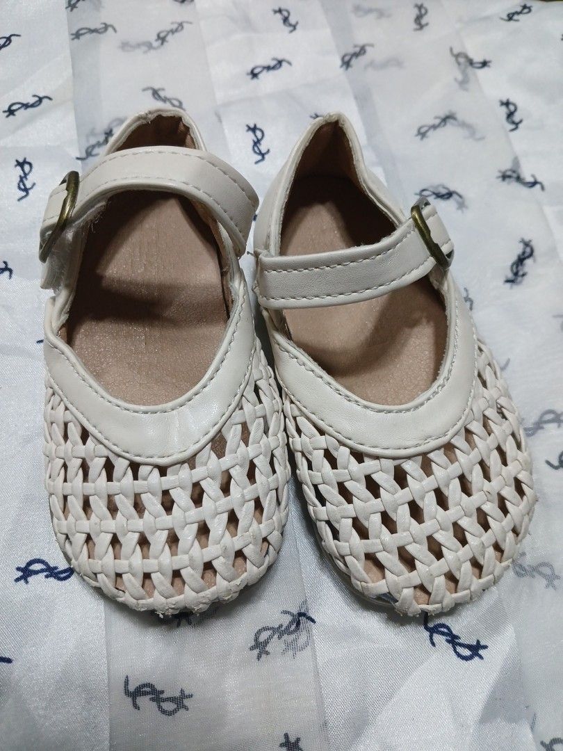 Baby Sandals (Category: Babies & Kids Fashion) located in La Trinidad. Submitted by dashopperist (Listing ID 1461226269, Image 1). Description: - Adorable white baby shoes - Features a charming woven design on the front - Secure buckle strap for a comfortable fit - Fun star pattern on the sole - Perfect for your little one!.